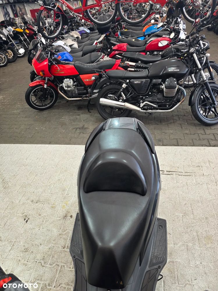 Suzuki Burgman - 24