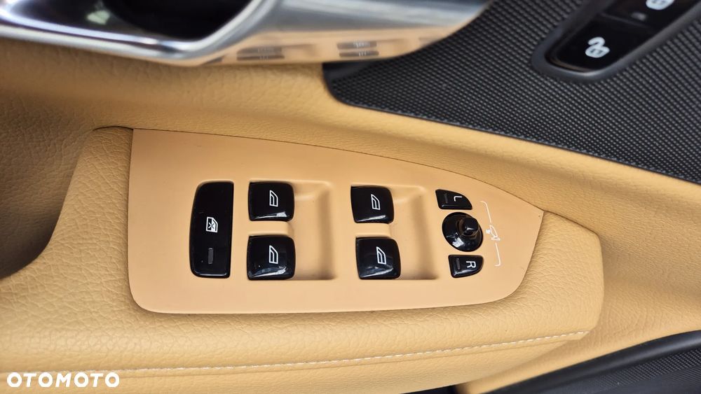 Volvo V90 D4 AWD Momentum - 29