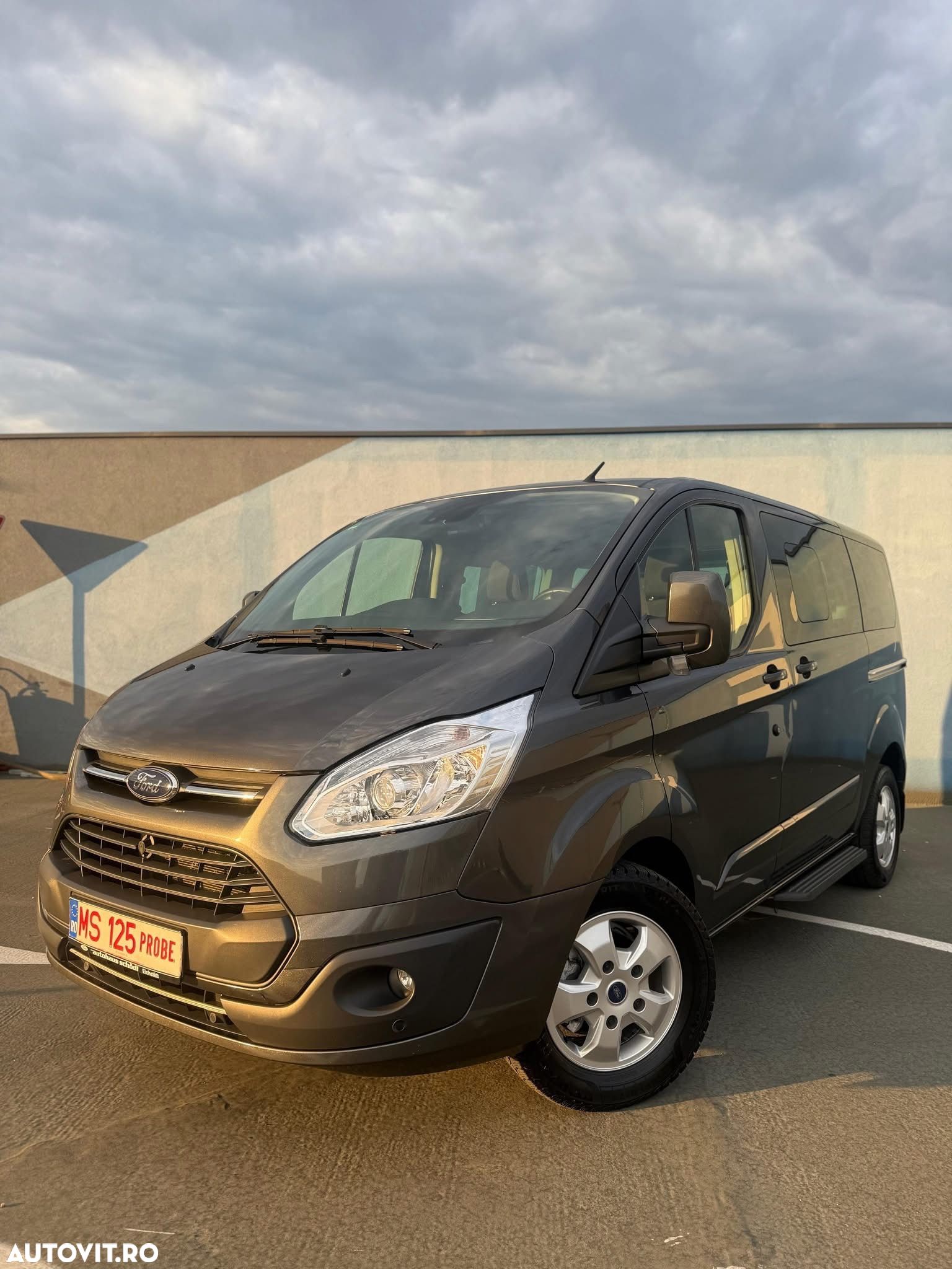 Ford Tourneo Custom Bus 320 2.0 EcoBlue 130 CP L1H1 Titanium - 1