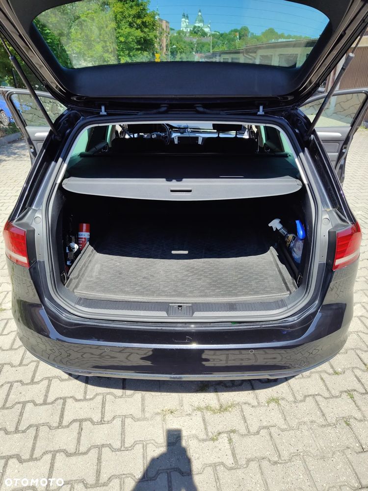 Volkswagen Passat 2.0 TDI SCR DSG Comfortline - 3