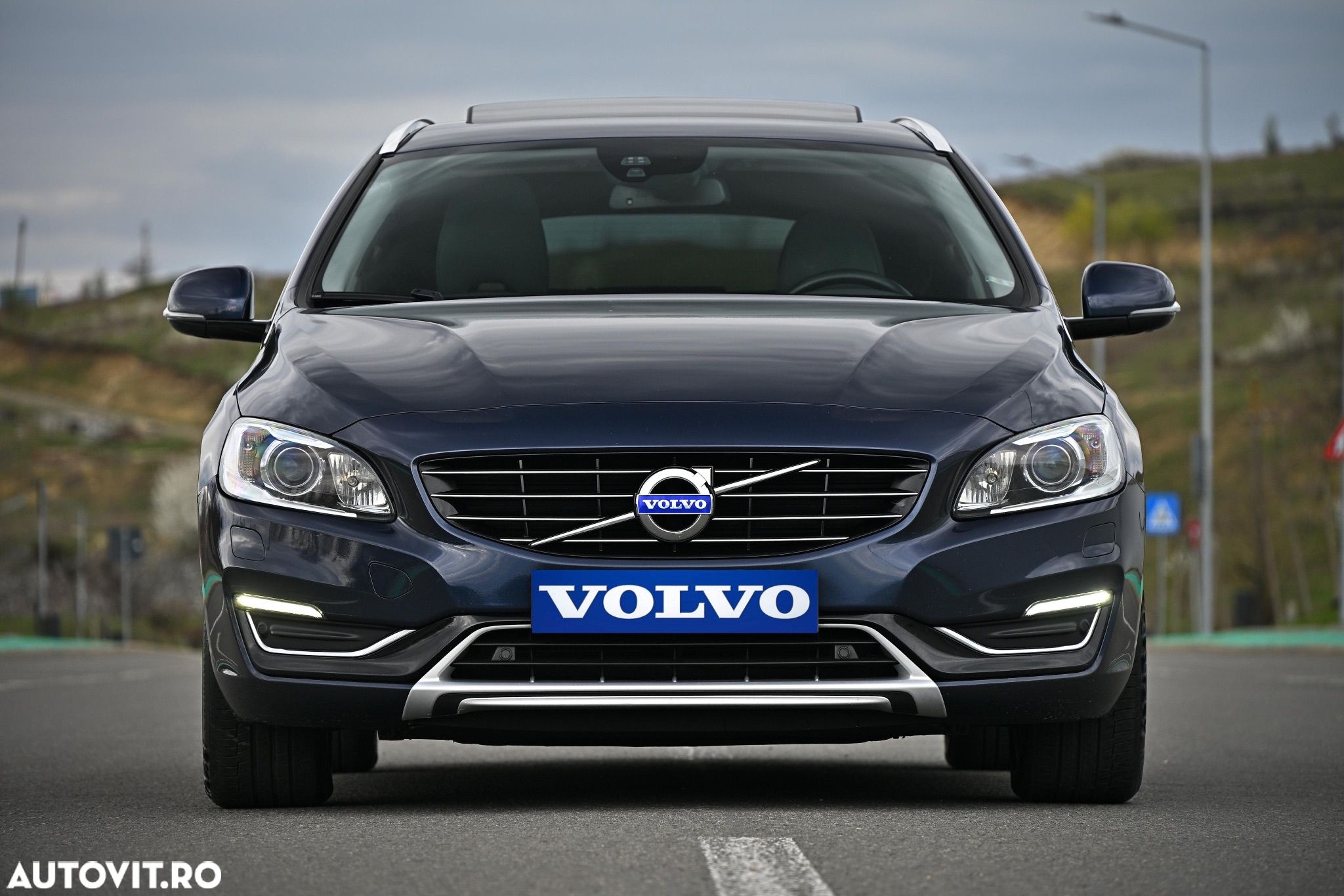 Volvo V60 D6 Plug-In-Hybrid AWD Geartronic Summum - 1