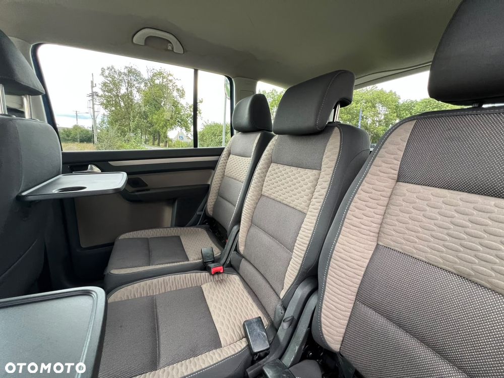 Volkswagen Touran - 16
