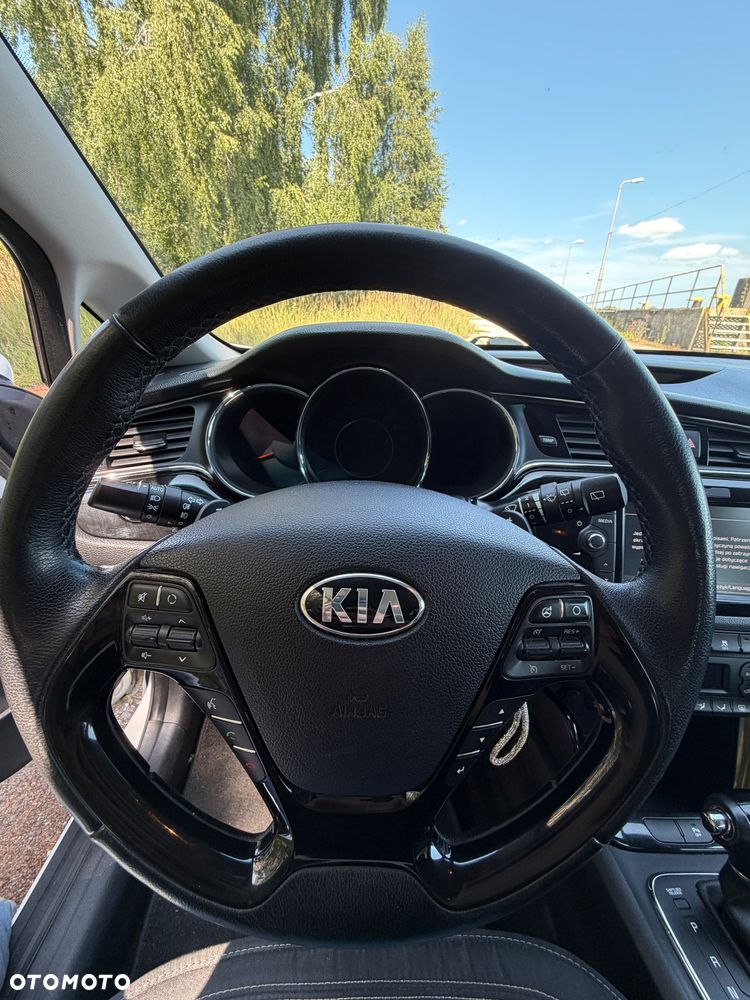Kia Ceed - 8