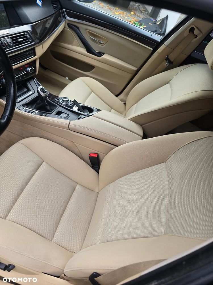 BMW Seria 5 520d - 32