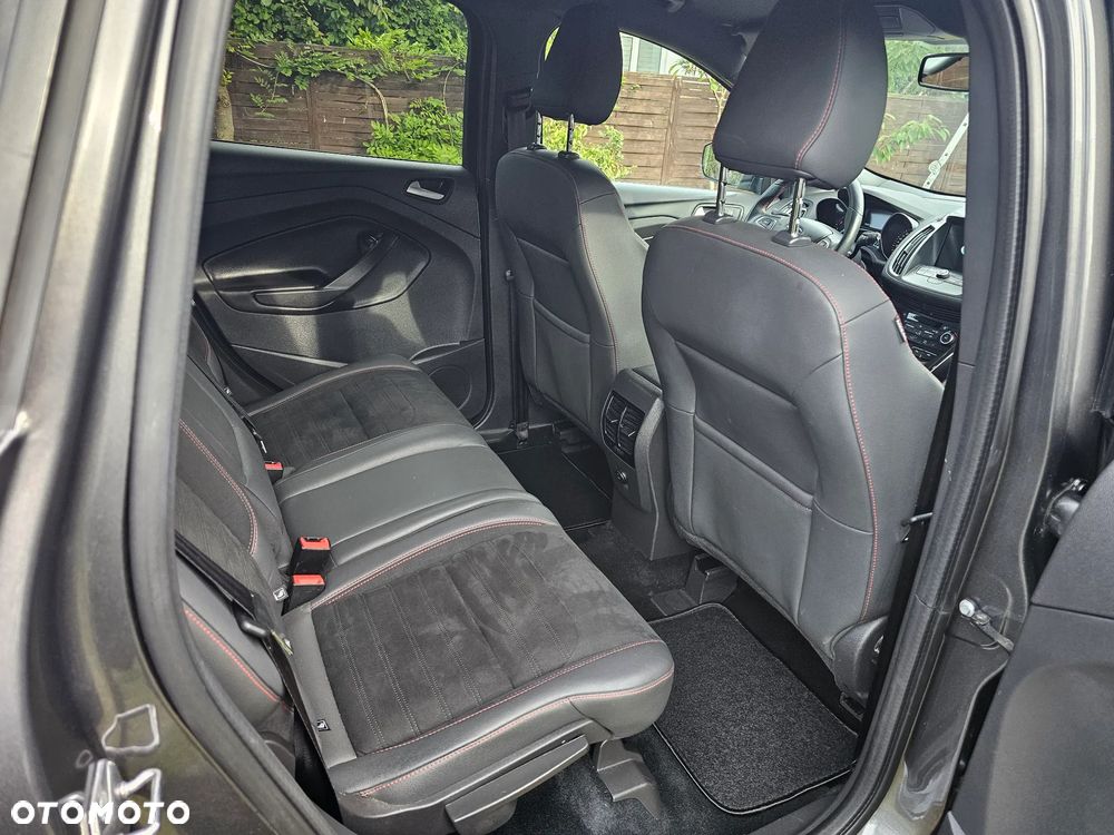 Ford Kuga 1.5 EcoBoost 2x4 ST-Line - 11