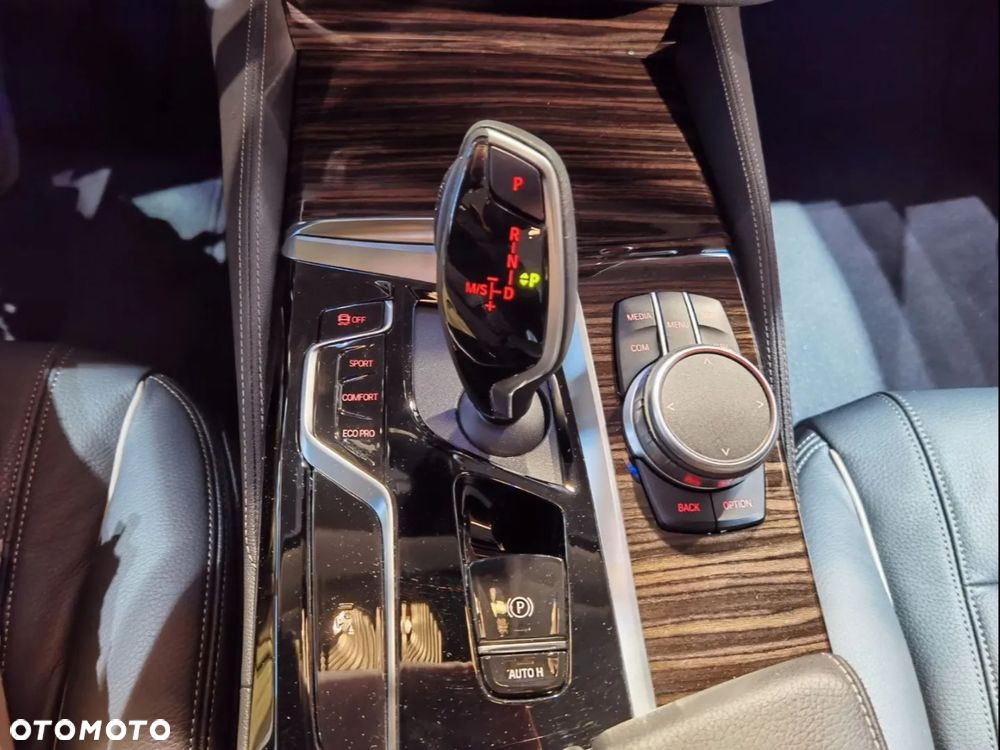 BMW Seria 5 530d xDrive Luxury Line - 12