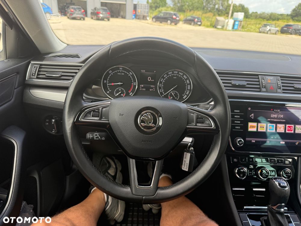 Skoda Superb 2.0 TDI 4x4 DSG Premium Edition - 27