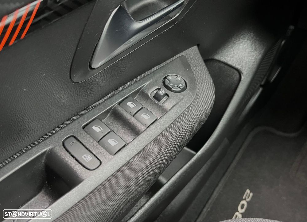 Peugeot 208 1.2 PureTech Active Pack - 32