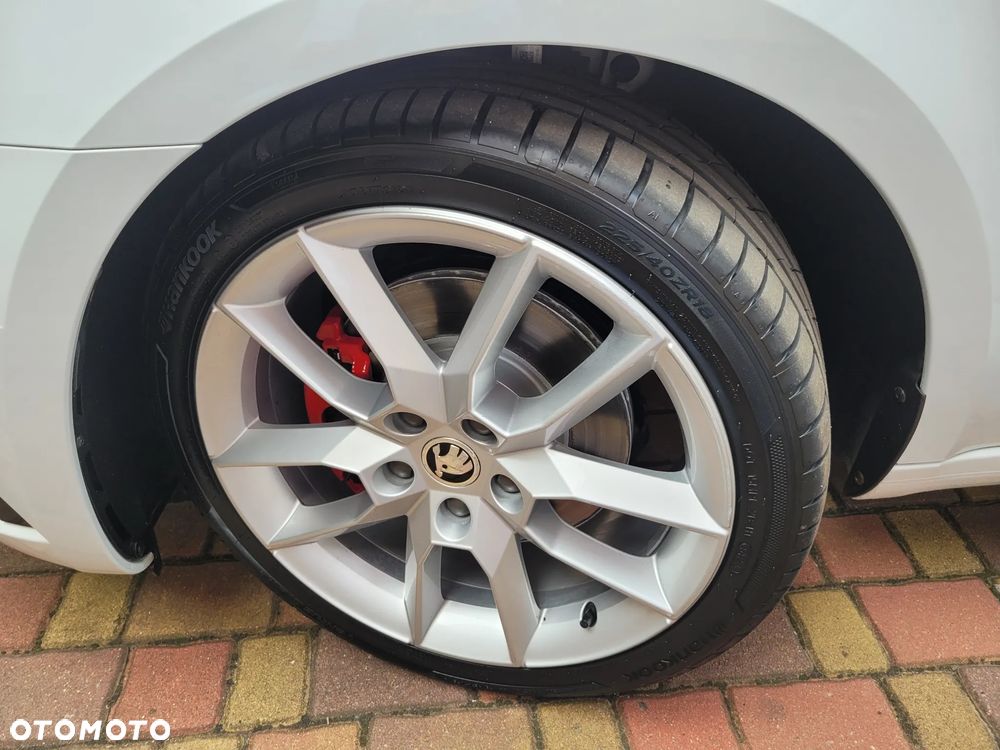 Skoda Octavia Combi 2.0 TDI DSG RS - 37