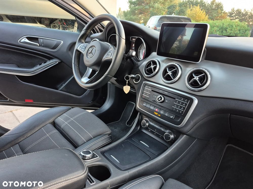 Mercedes-Benz GLA 200 d 7G-DCT AMG Line - 20