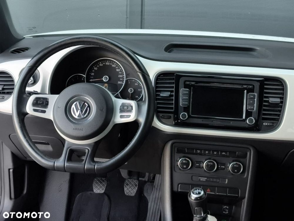 Volkswagen New Beetle - 12