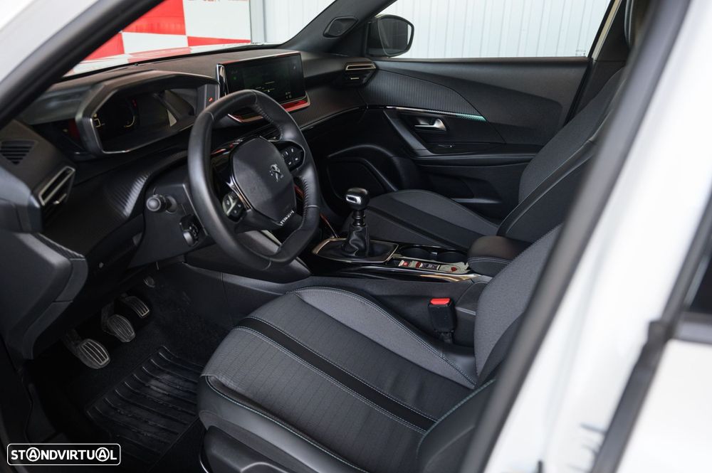 Peugeot 2008 1.2 PureTech Allure - 21