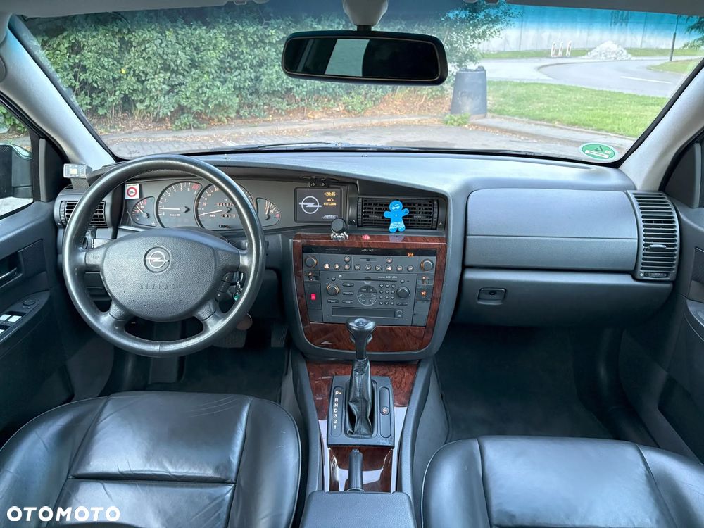 Opel Omega 2.2 Elegance - 26