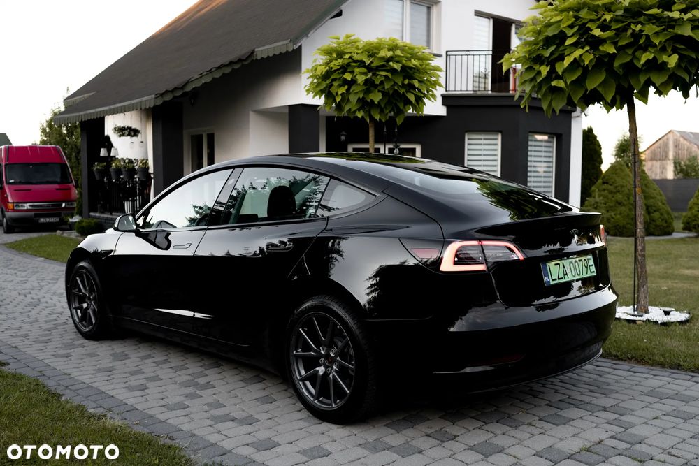 Tesla Model 3 - 9
