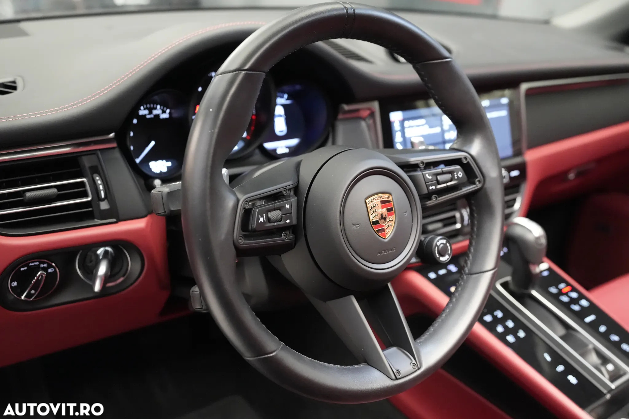 Porsche Macan T - 17