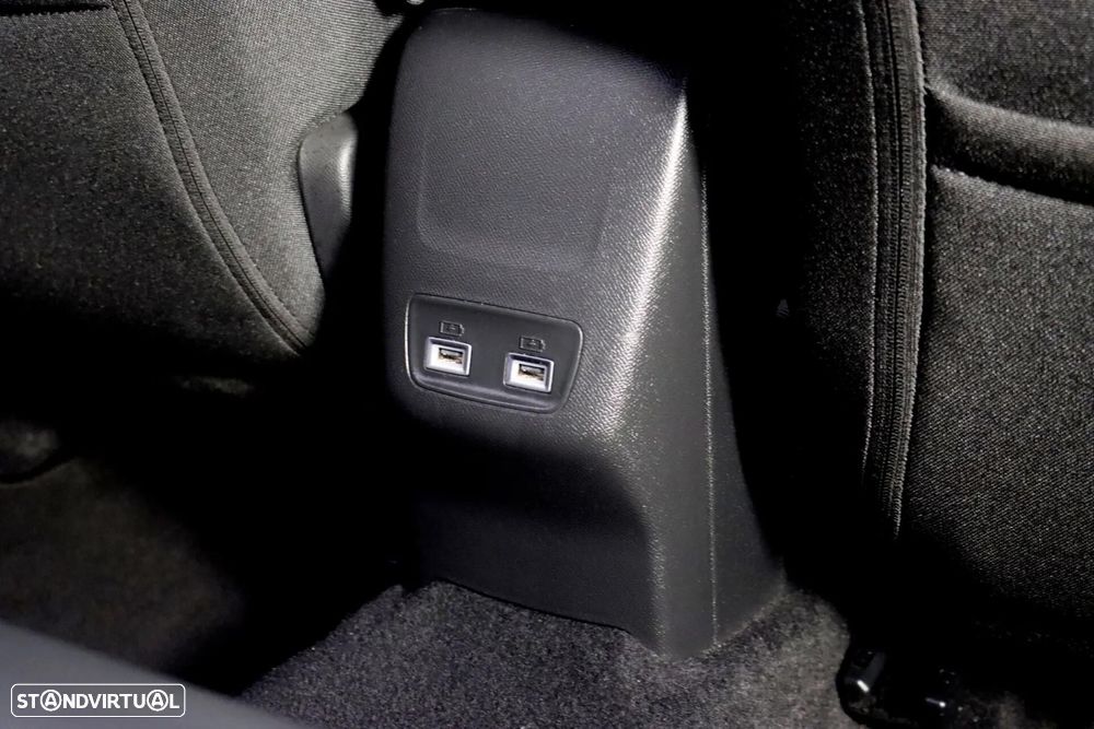 Peugeot e-2008 Allure - 16