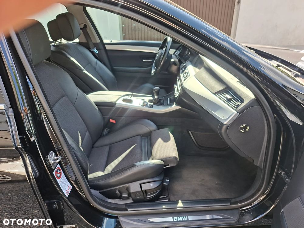 BMW Seria 5 528i - 10