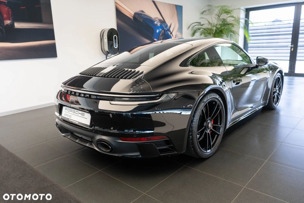 Porsche 911 Carrera 4 GTS - 8