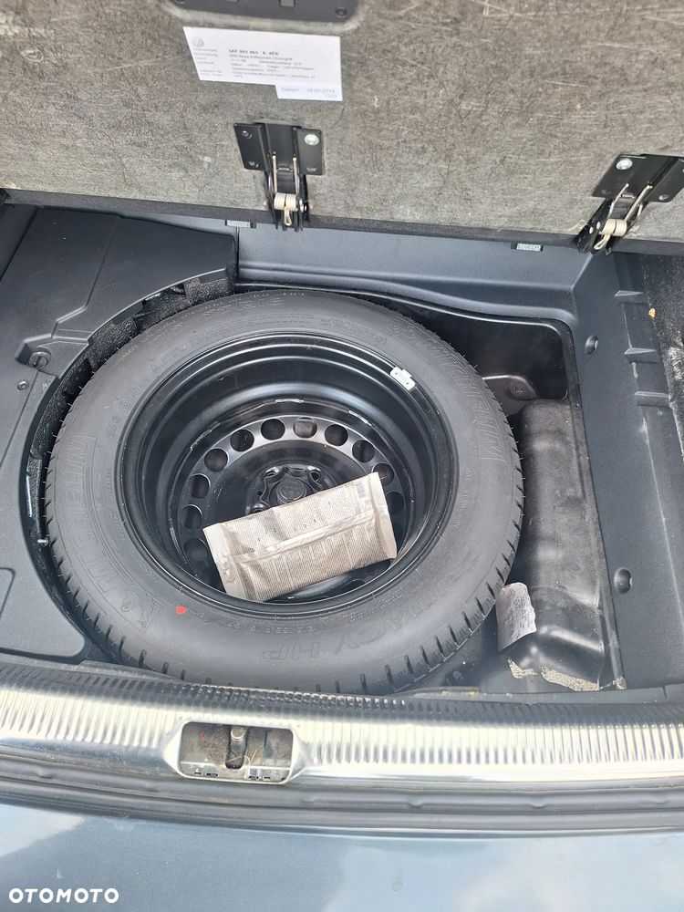 Volkswagen Passat - 12