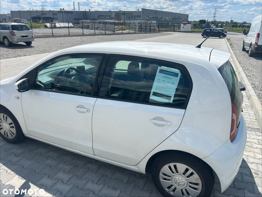 Volkswagen up! move - 3