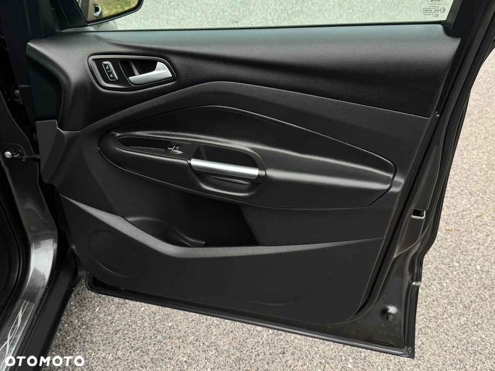 Ford Kuga 2.0 TDCi 4x4 Titanium - 38