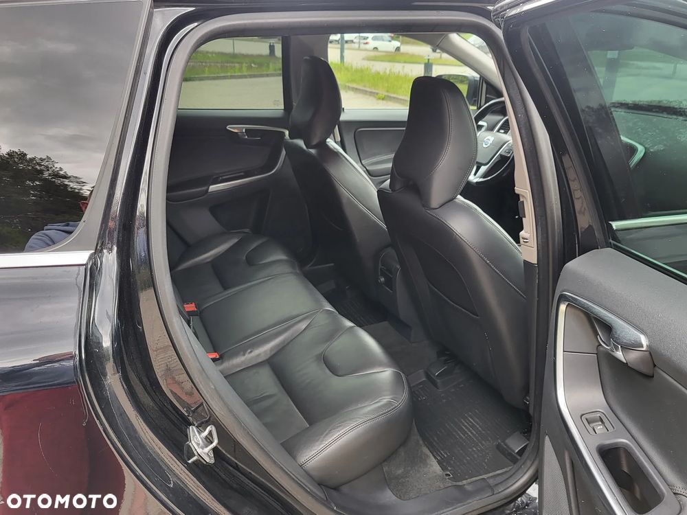 Volvo XC 60 D5 AWD Geartronic Summum - 9