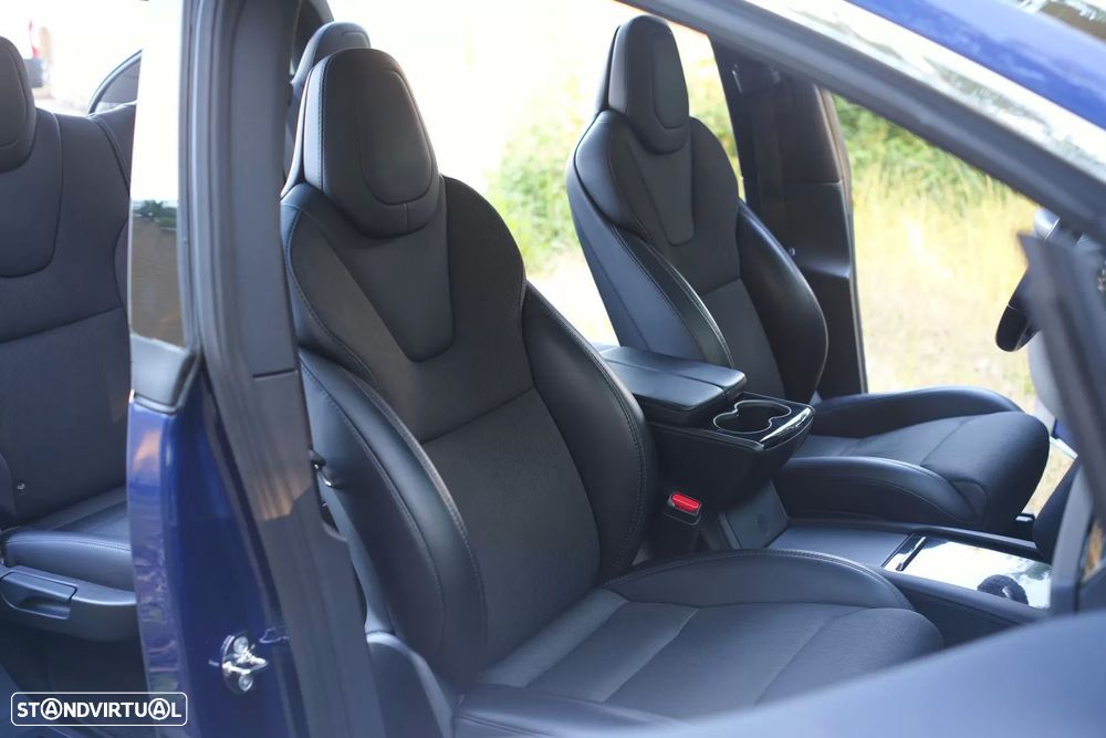 Tesla Model X 75D - 13