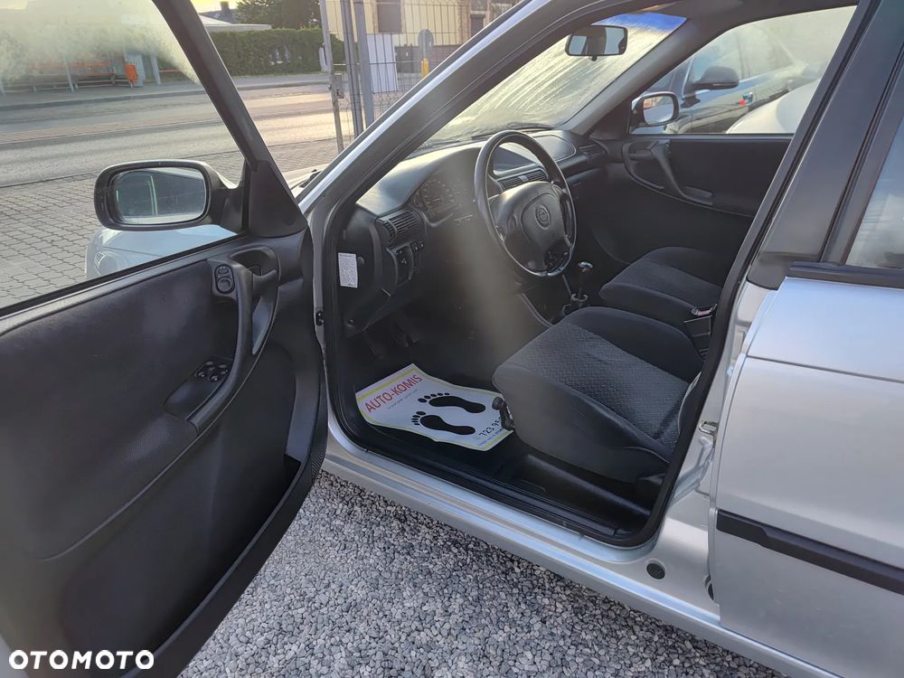 Opel Astra 1.6 - 15