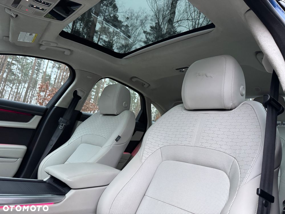 Jaguar XF P300 AWD R-Dynamic S - 27