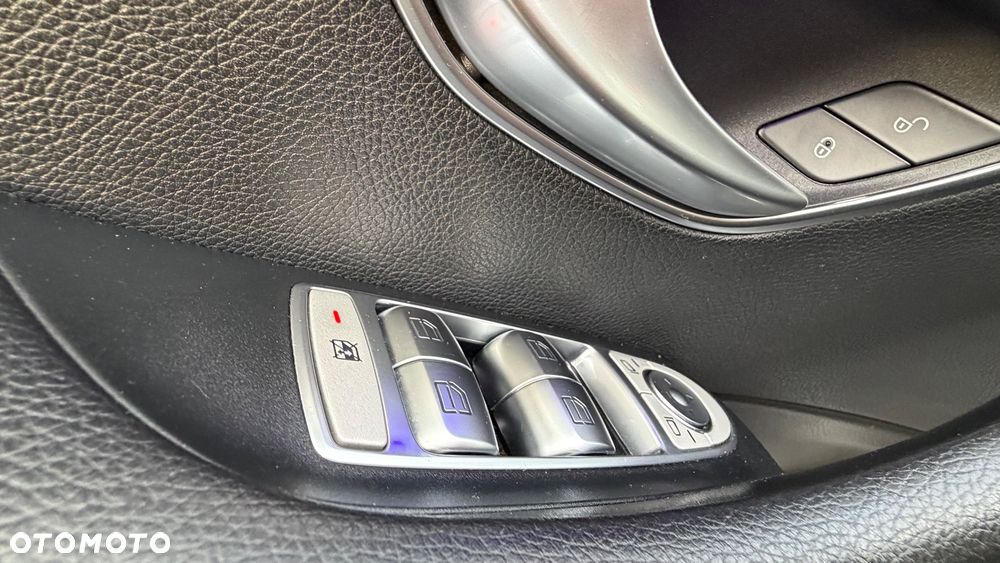 Mercedes-Benz Klasa E 220 d 9G-TRONIC - 24