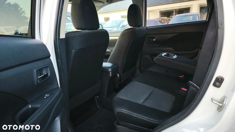 Mitsubishi Outlander - 26