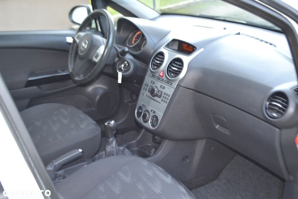 Opel Corsa 1.4 Cosmo - 17