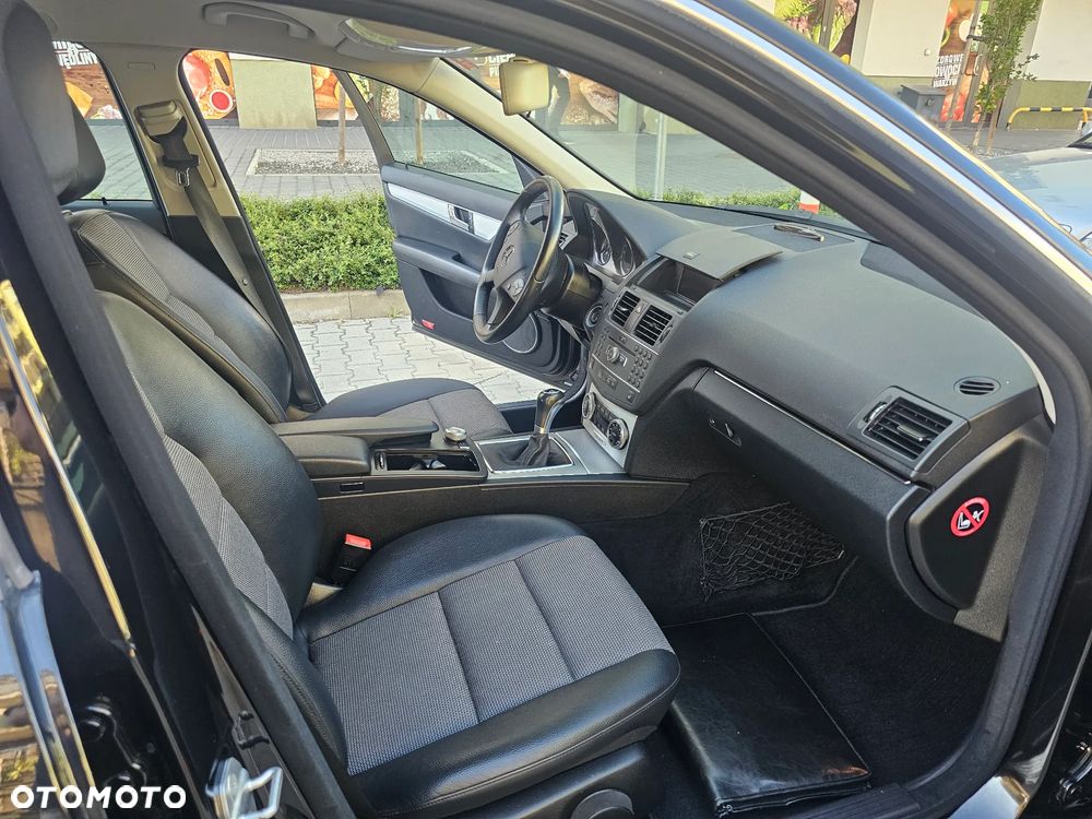 Mercedes-Benz Klasa C 180 BlueEFFICIENCY Avantgarde - 16