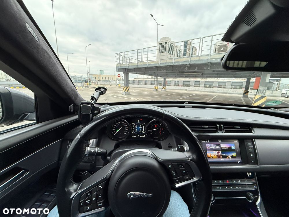 Jaguar XF 2.0 i4D R-Sport - 19