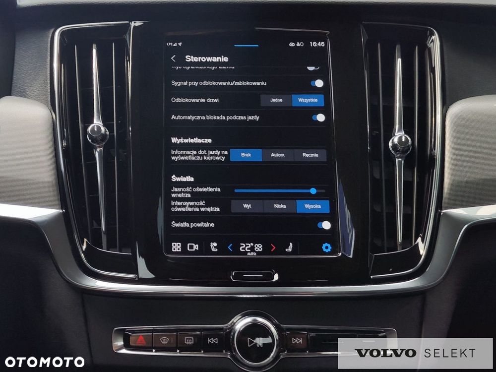 Volvo V90 Cross Country - 26