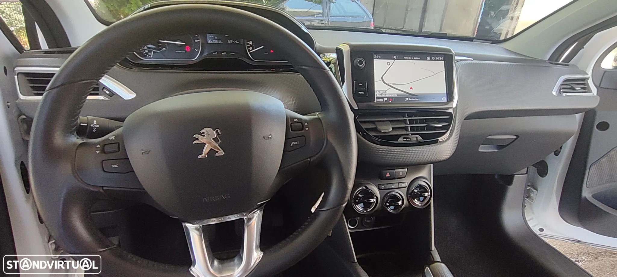 Peugeot 208 1.2 PureTech Signature - 31