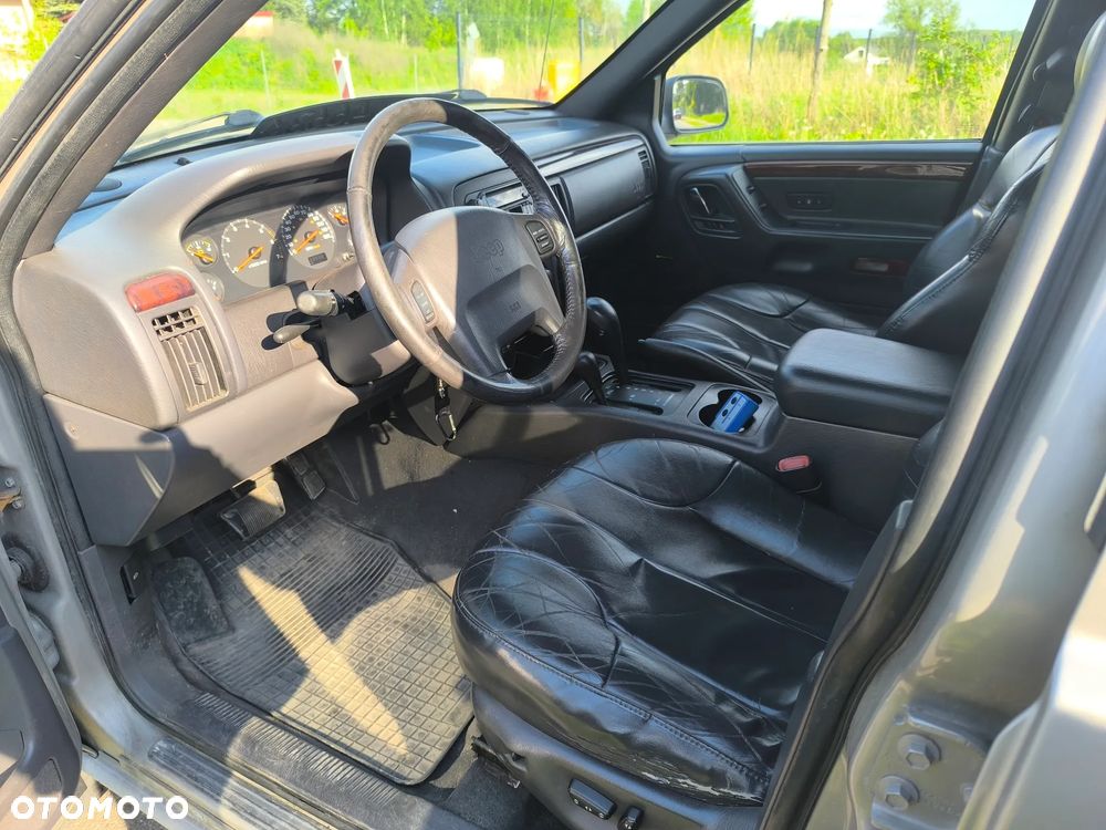 Jeep Grand Cherokee - 14