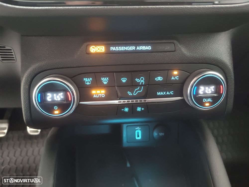 Ford Focus 1.0 EcoBoost S&S ST-LINE X - 21