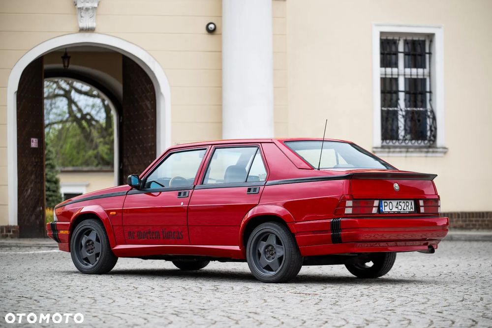 Alfa Romeo 75 - 16