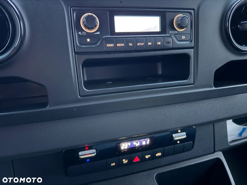 Mercedes-Benz Sprinter - 20