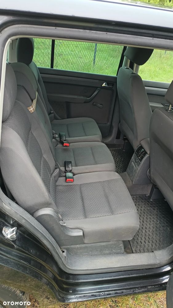 Volkswagen Touran 1.6 - 8