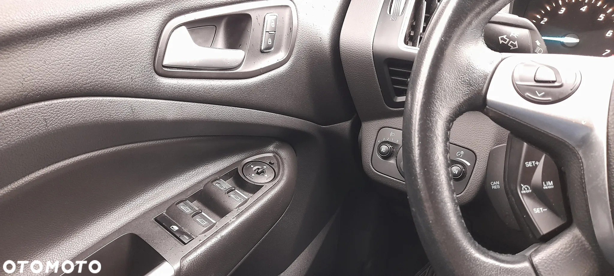 Ford Kuga 1.5 EcoBoost 2x4 Business Edition - 33