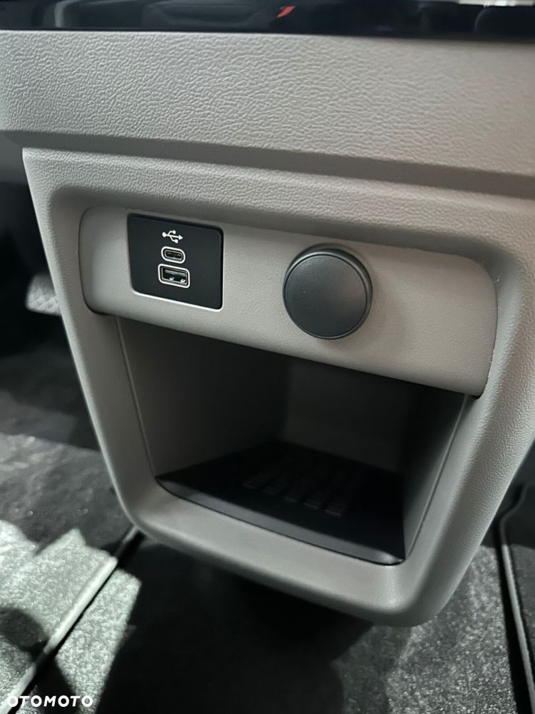 Ford Tourneo Custom - 33