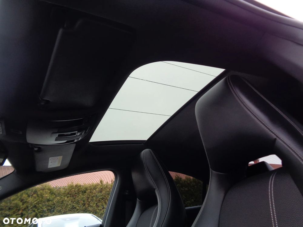 Mercedes-Benz CLA 180 Urban - 23