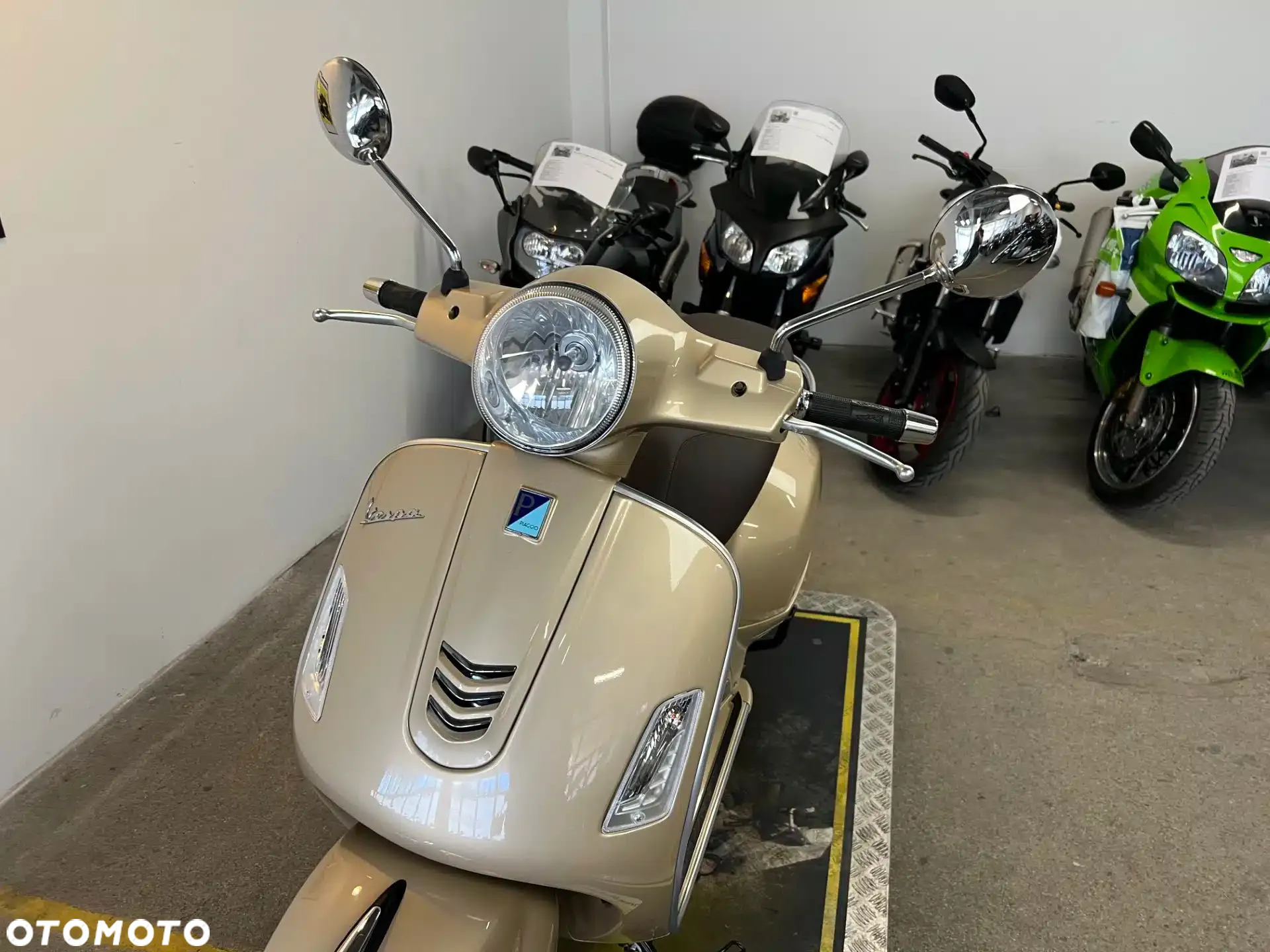 Vespa GTS - 18