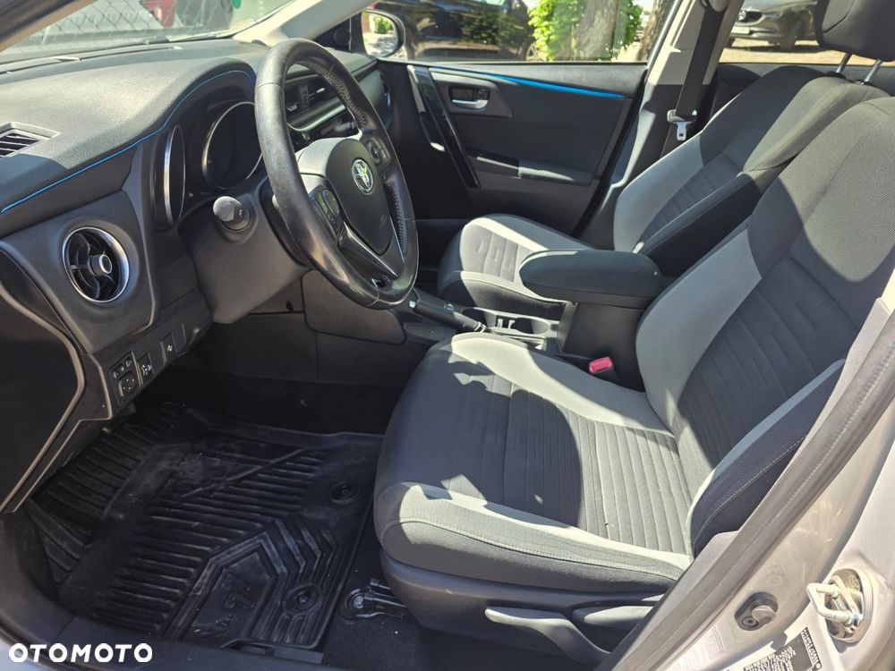 Toyota Auris 1.8 HSD Luna - 19