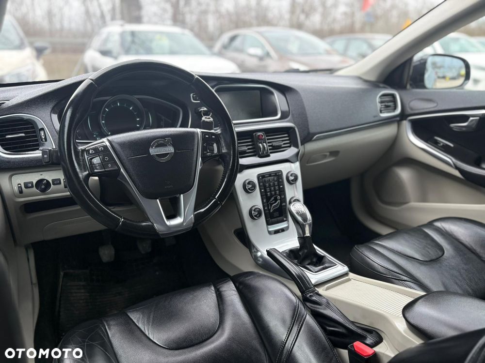 Volvo V40 D2 - 10