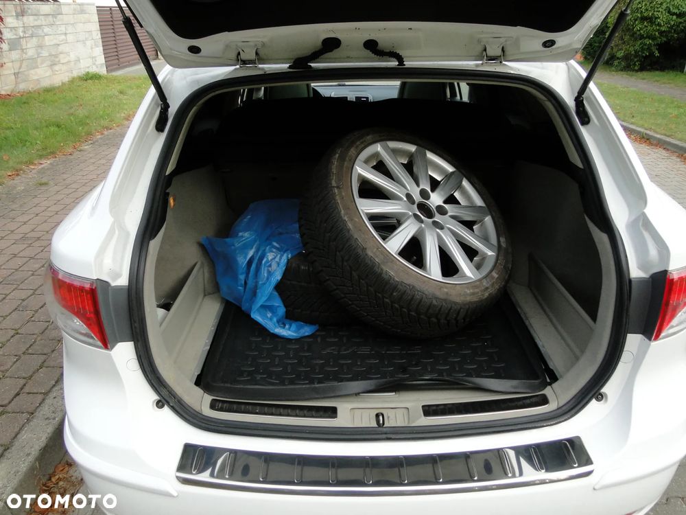 Toyota Avensis 2011 photo 5