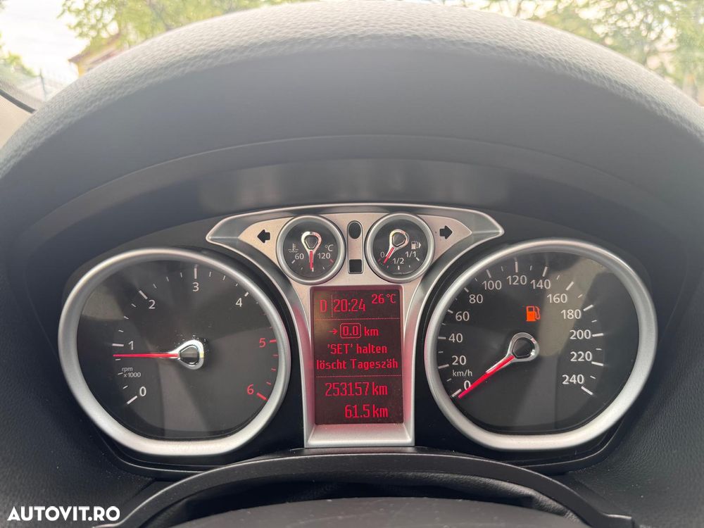 Ford Kuga - 26