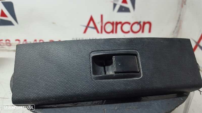 COMANDO DO ELEVADOR FRENTE DIREITO TOYOTA COROLLA VERSO (R1) 2.2 D-4D LUNA - 4